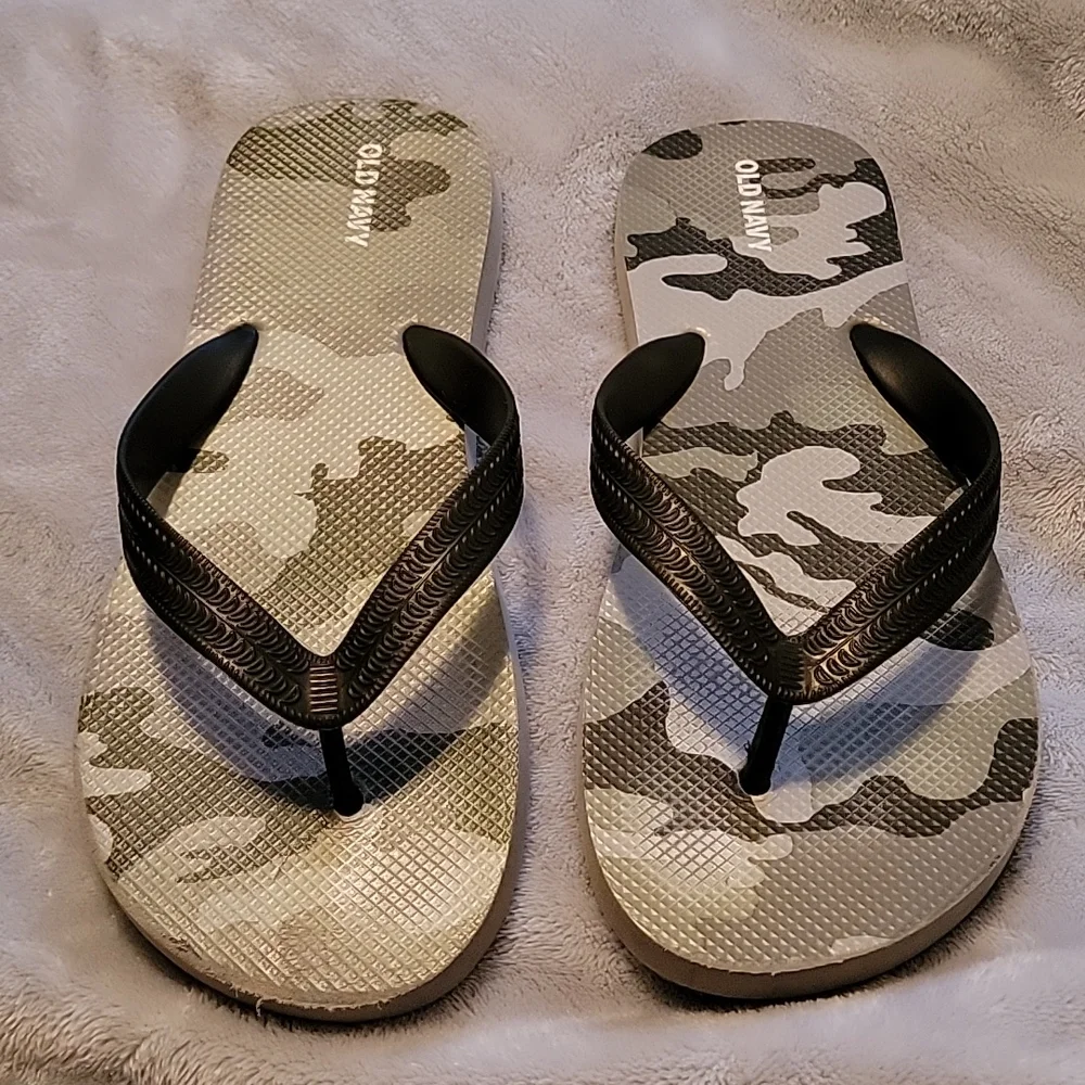 OLD NAVY Gray Camo Flip Flop Sandals - Size L